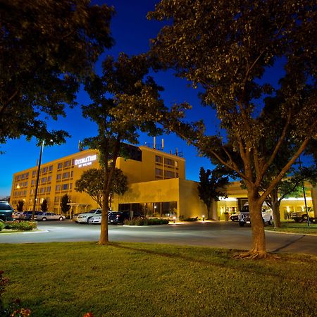 Doubletree By Hilton Wichita Airport Hotel Kültér fotó