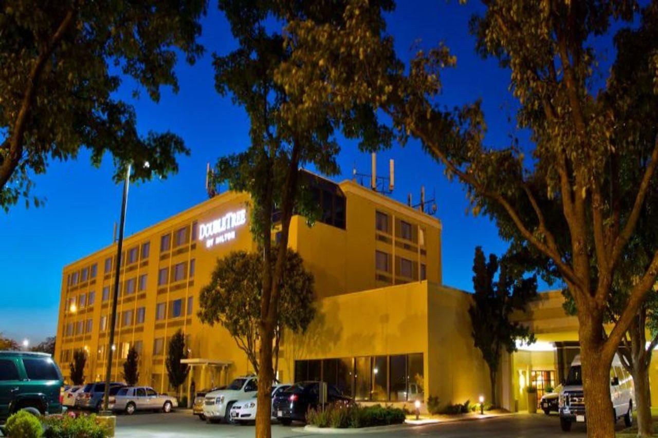 Doubletree By Hilton Wichita Airport Hotel Kültér fotó