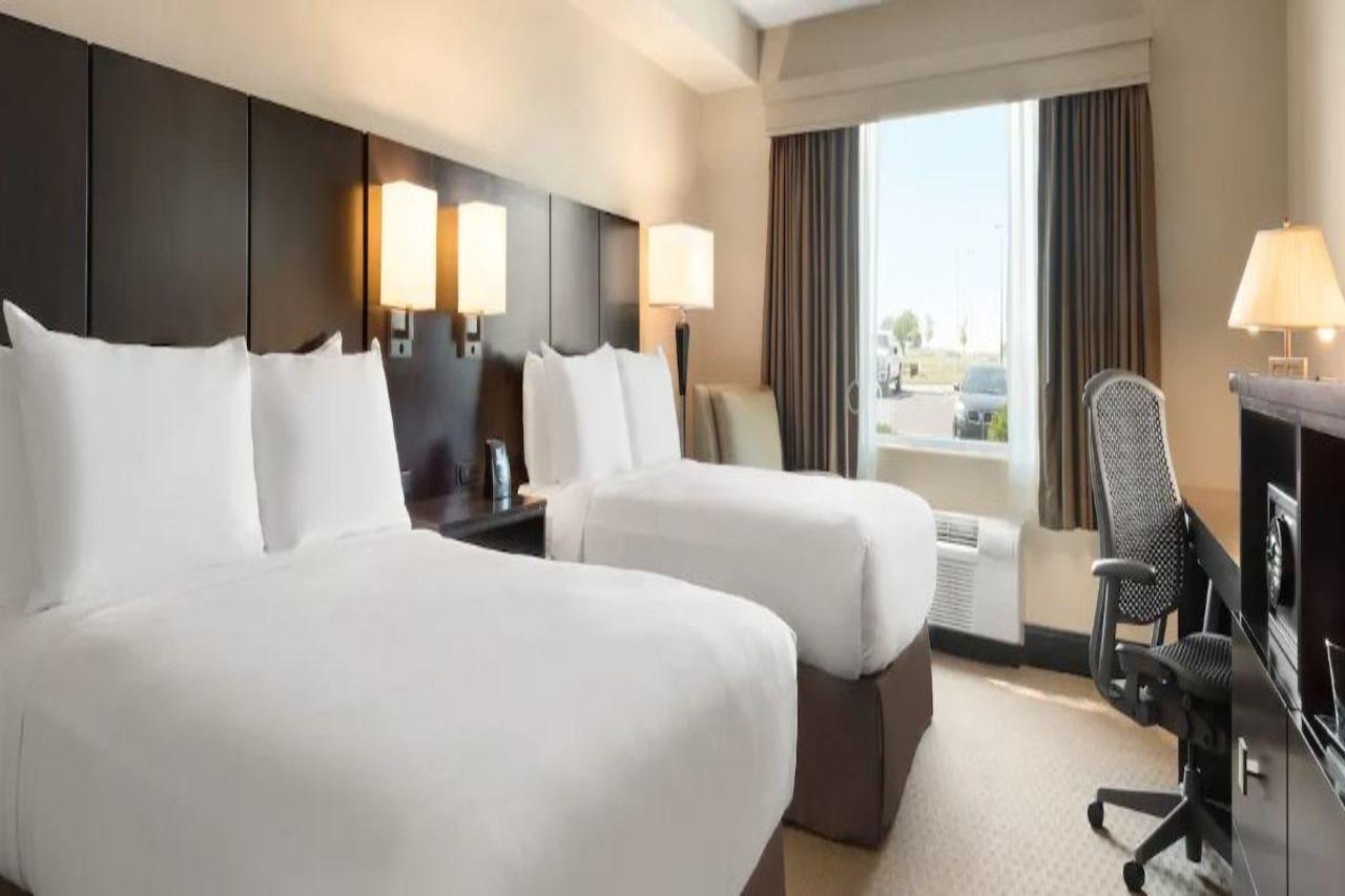 Doubletree By Hilton Wichita Airport Hotel Kültér fotó