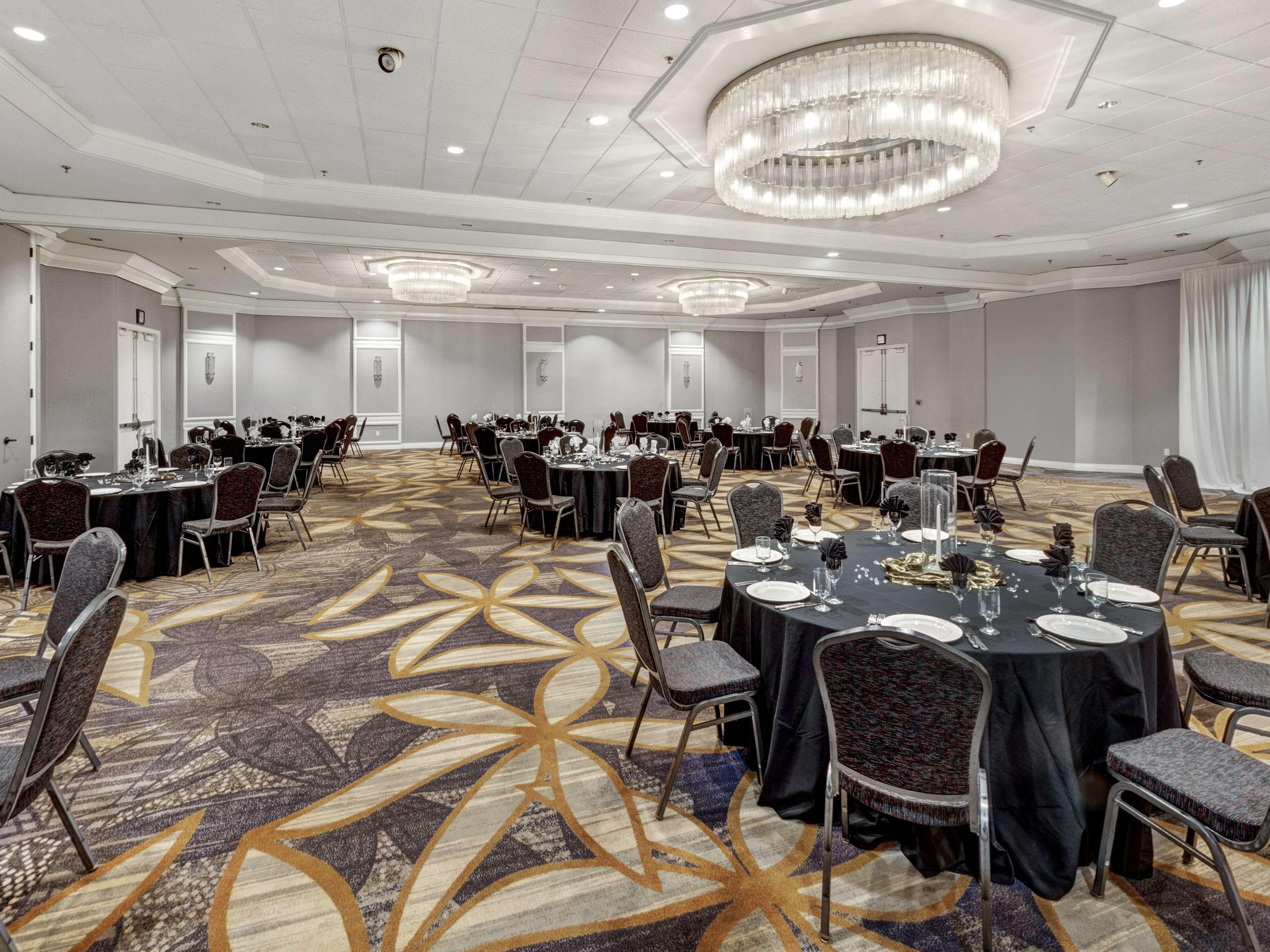 Doubletree By Hilton Wichita Airport Hotel Kültér fotó
