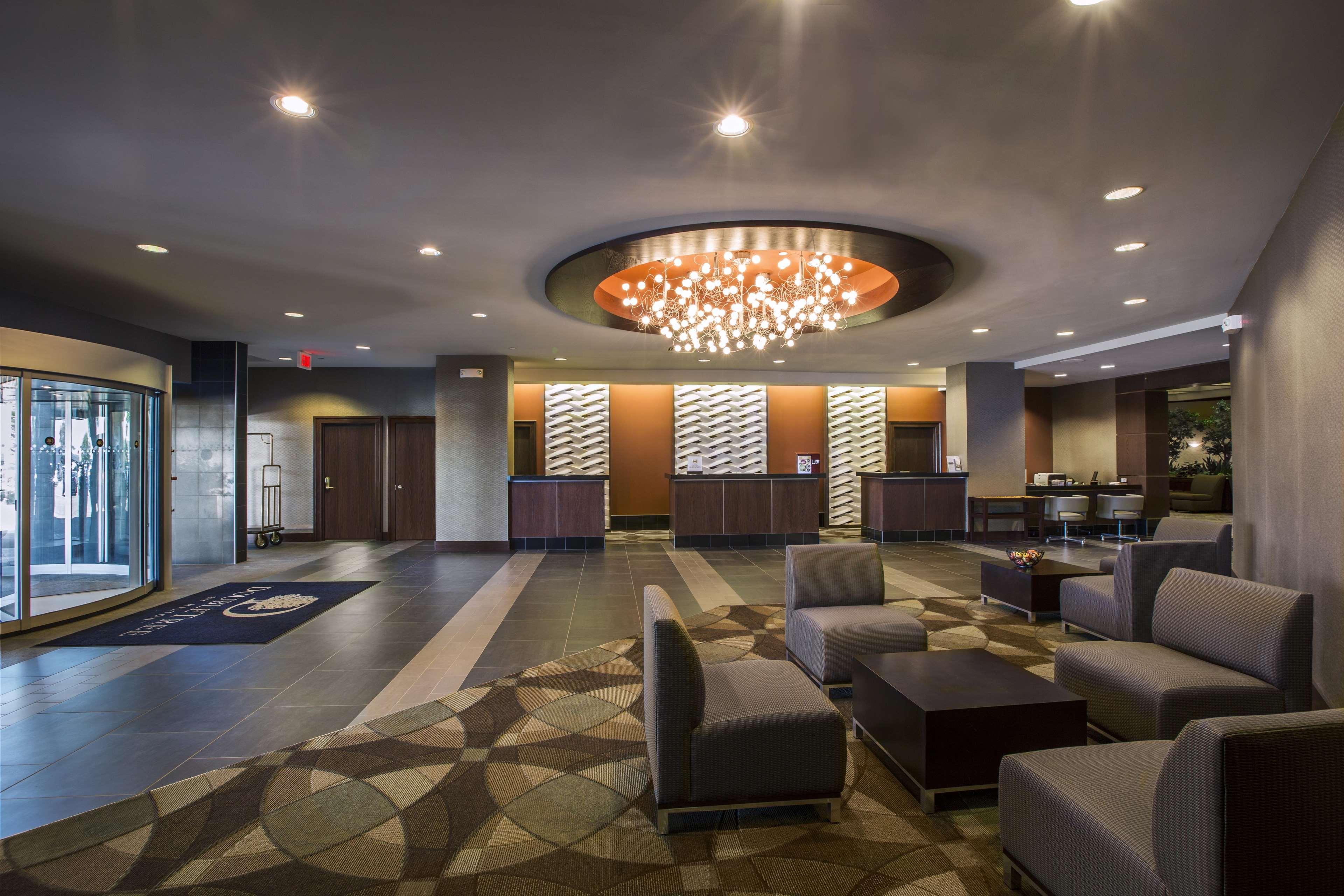 Doubletree By Hilton Wichita Airport Hotel Beltér fotó