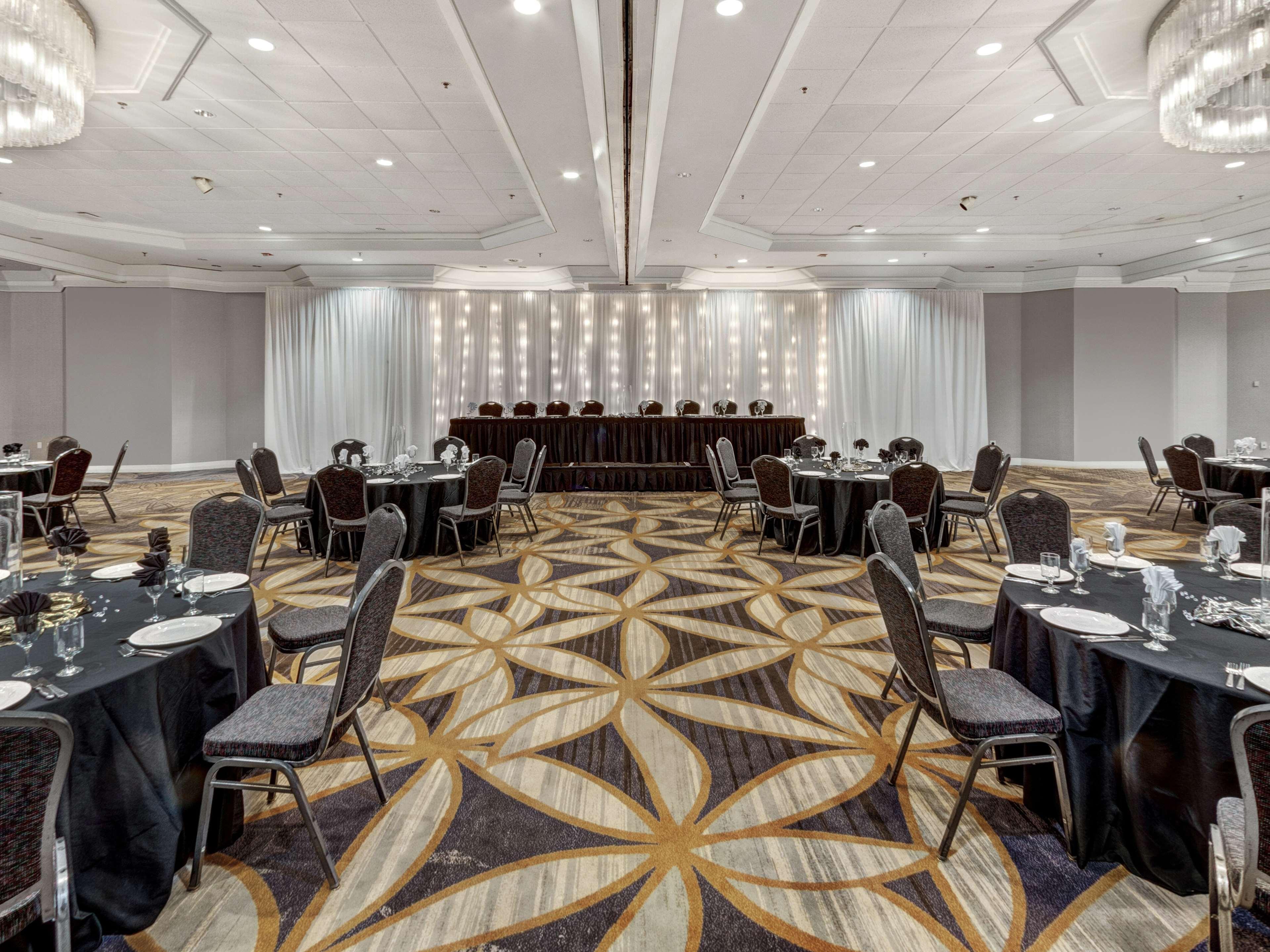 Doubletree By Hilton Wichita Airport Hotel Kültér fotó