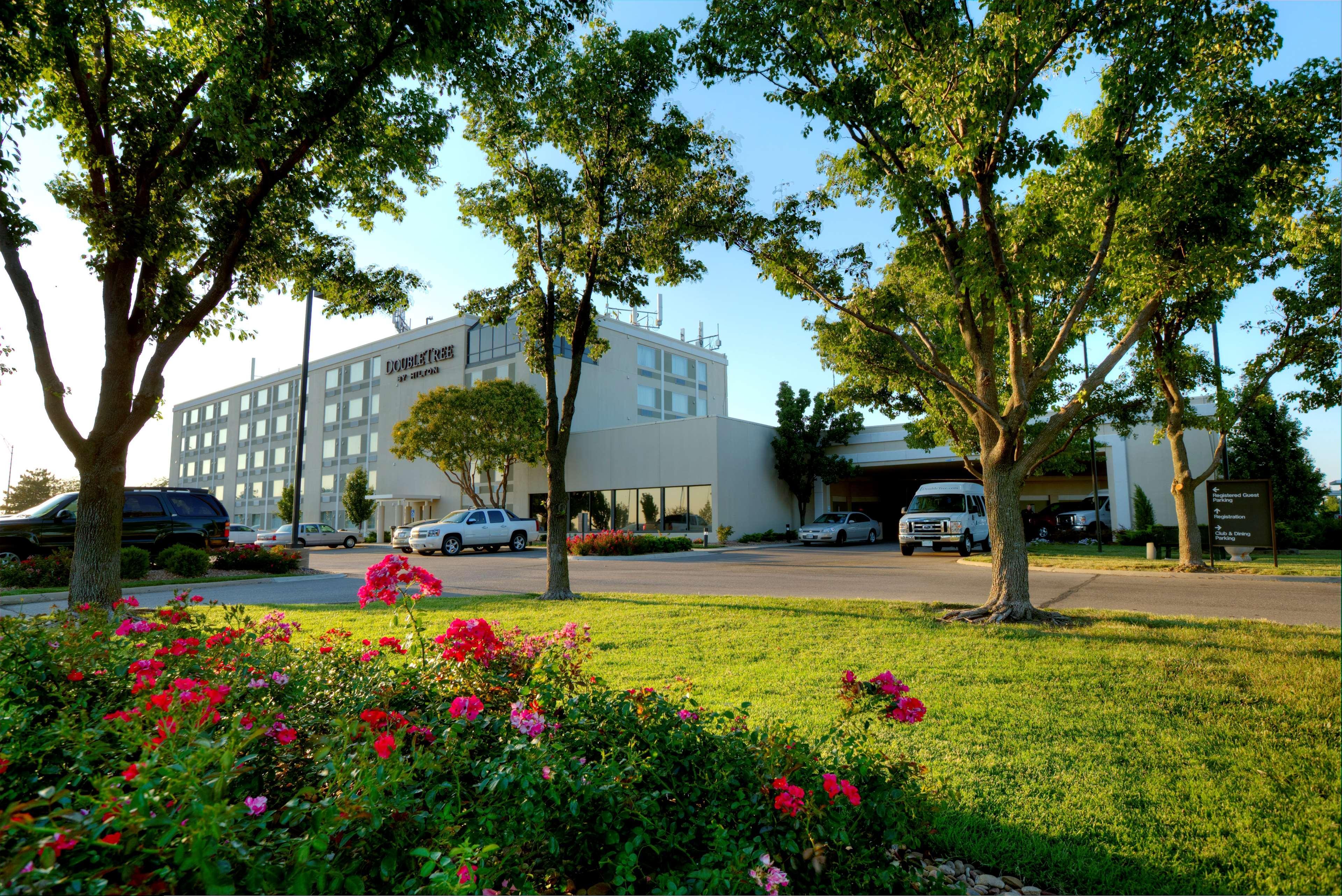 Doubletree By Hilton Wichita Airport Hotel Kültér fotó