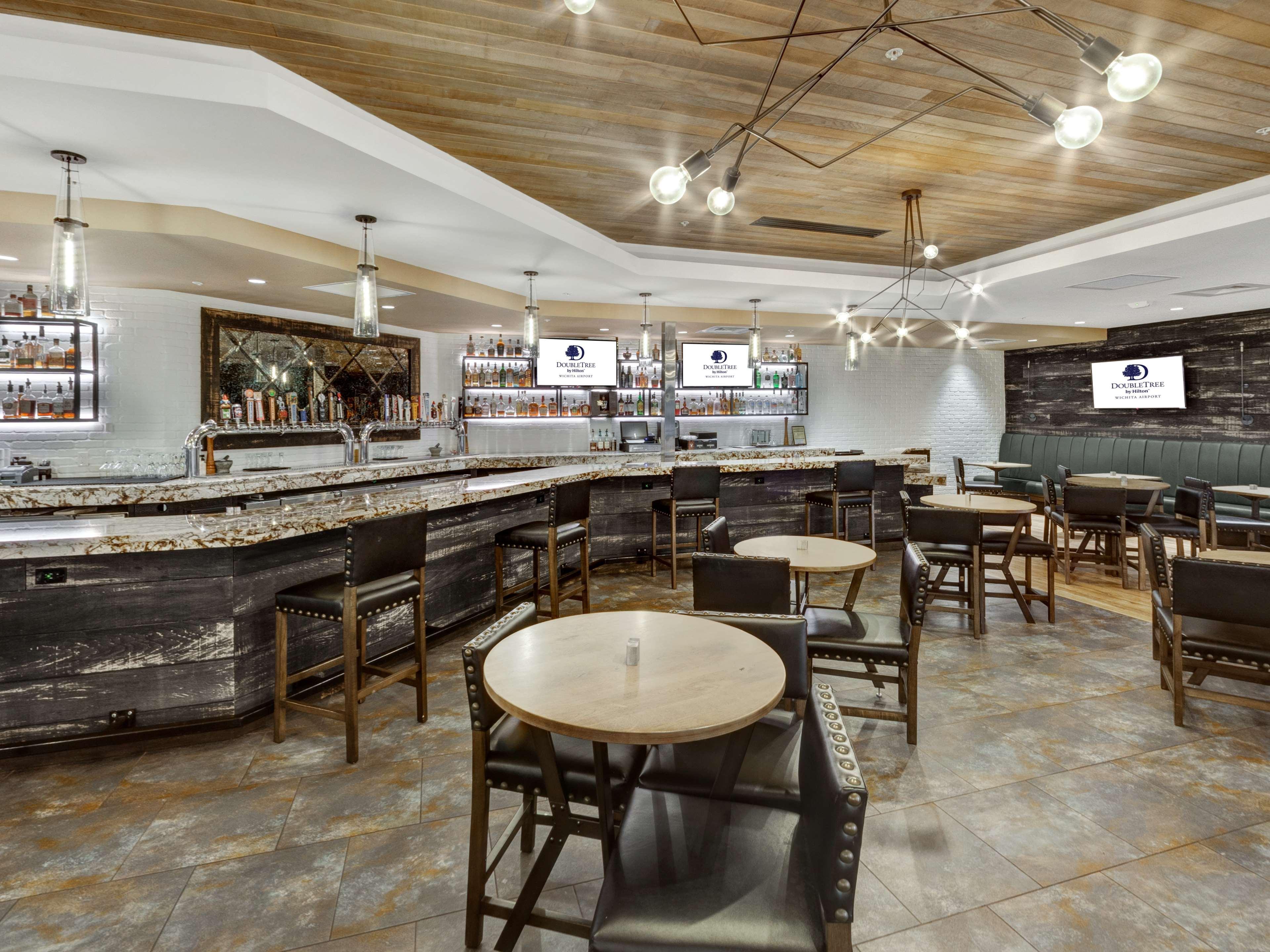 Doubletree By Hilton Wichita Airport Hotel Kültér fotó