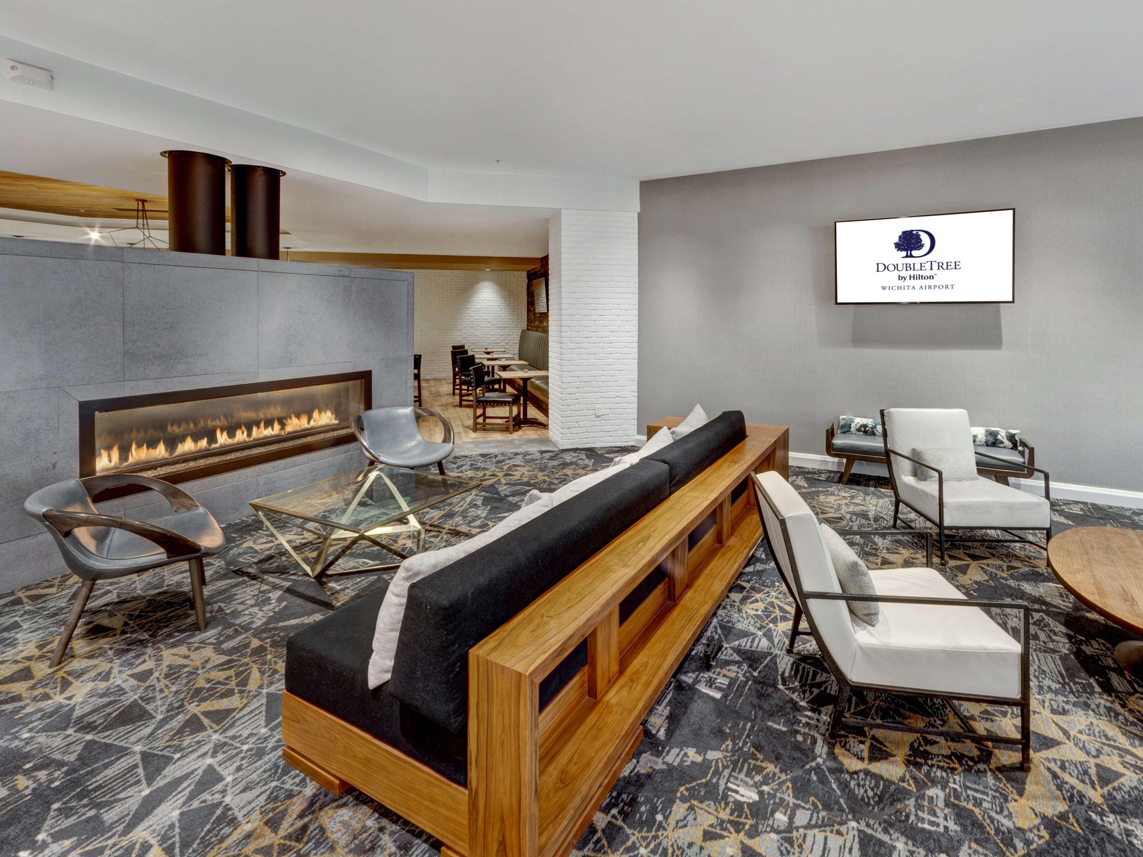 Doubletree By Hilton Wichita Airport Hotel Kültér fotó