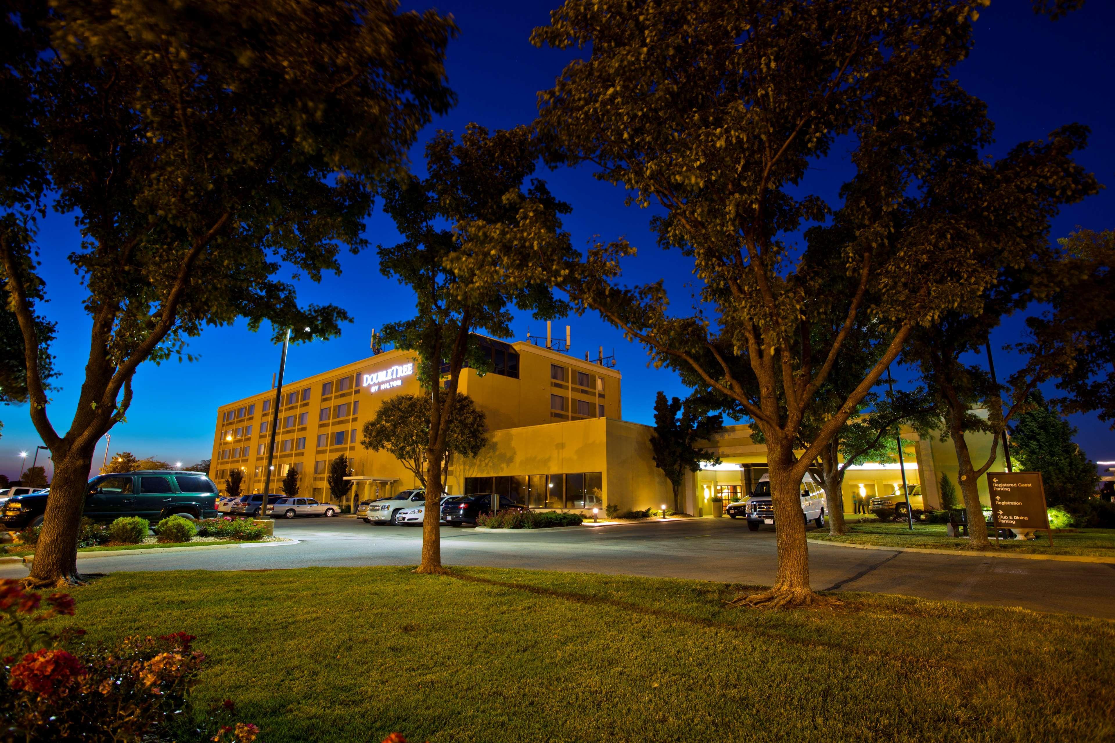 Doubletree By Hilton Wichita Airport Hotel Kültér fotó