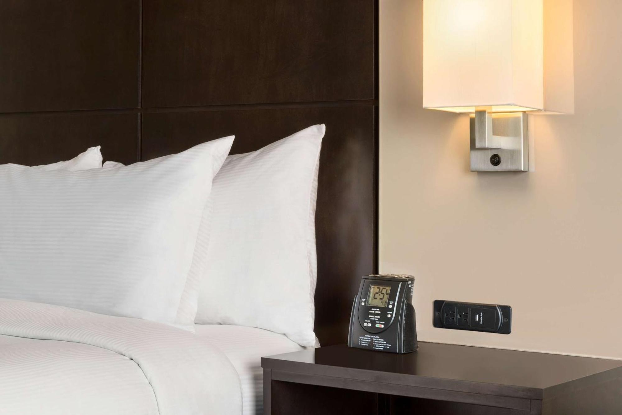 Doubletree By Hilton Wichita Airport Hotel Kültér fotó