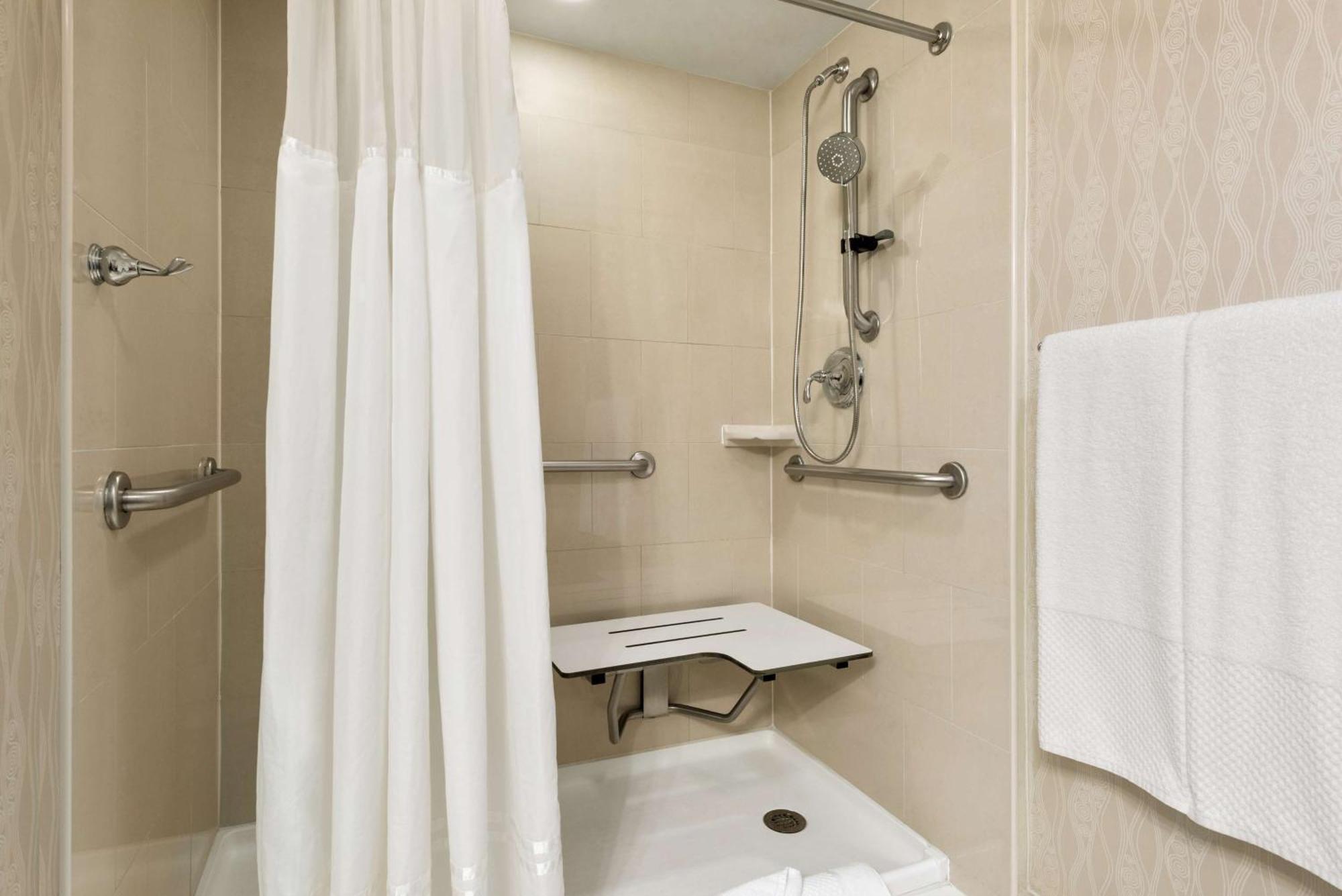 Doubletree By Hilton Wichita Airport Hotel Kültér fotó