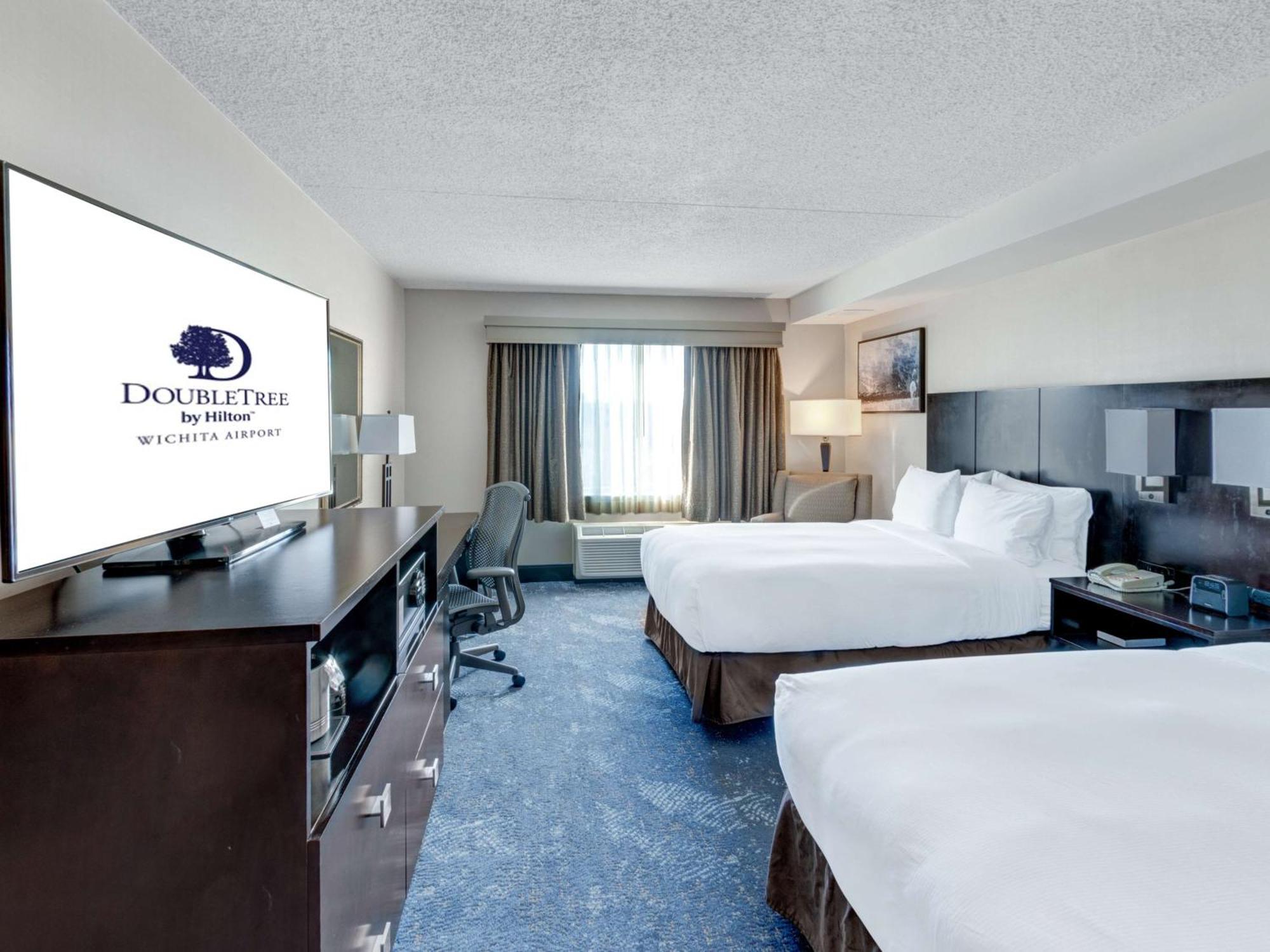Doubletree By Hilton Wichita Airport Hotel Kültér fotó