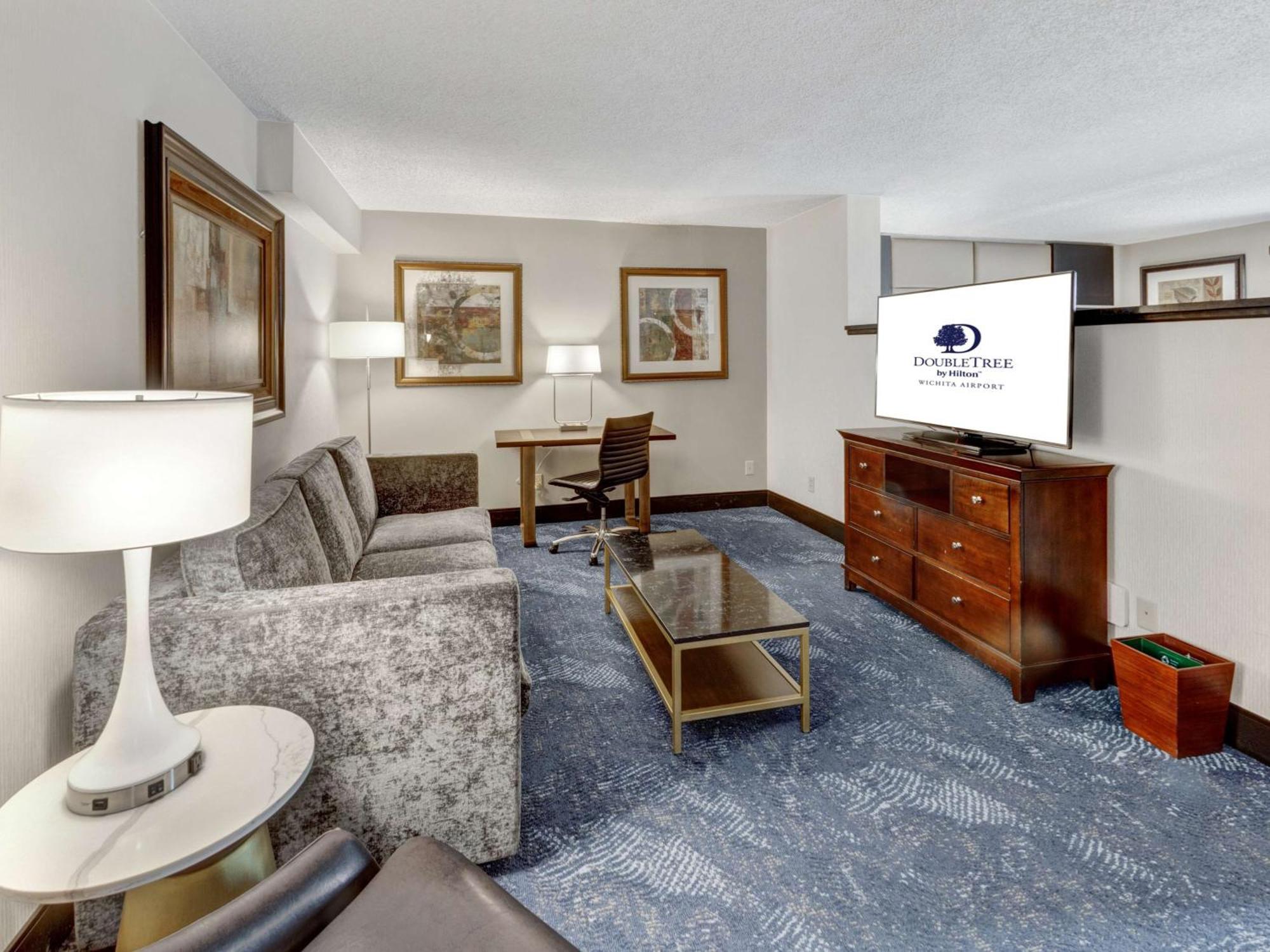 Doubletree By Hilton Wichita Airport Hotel Kültér fotó