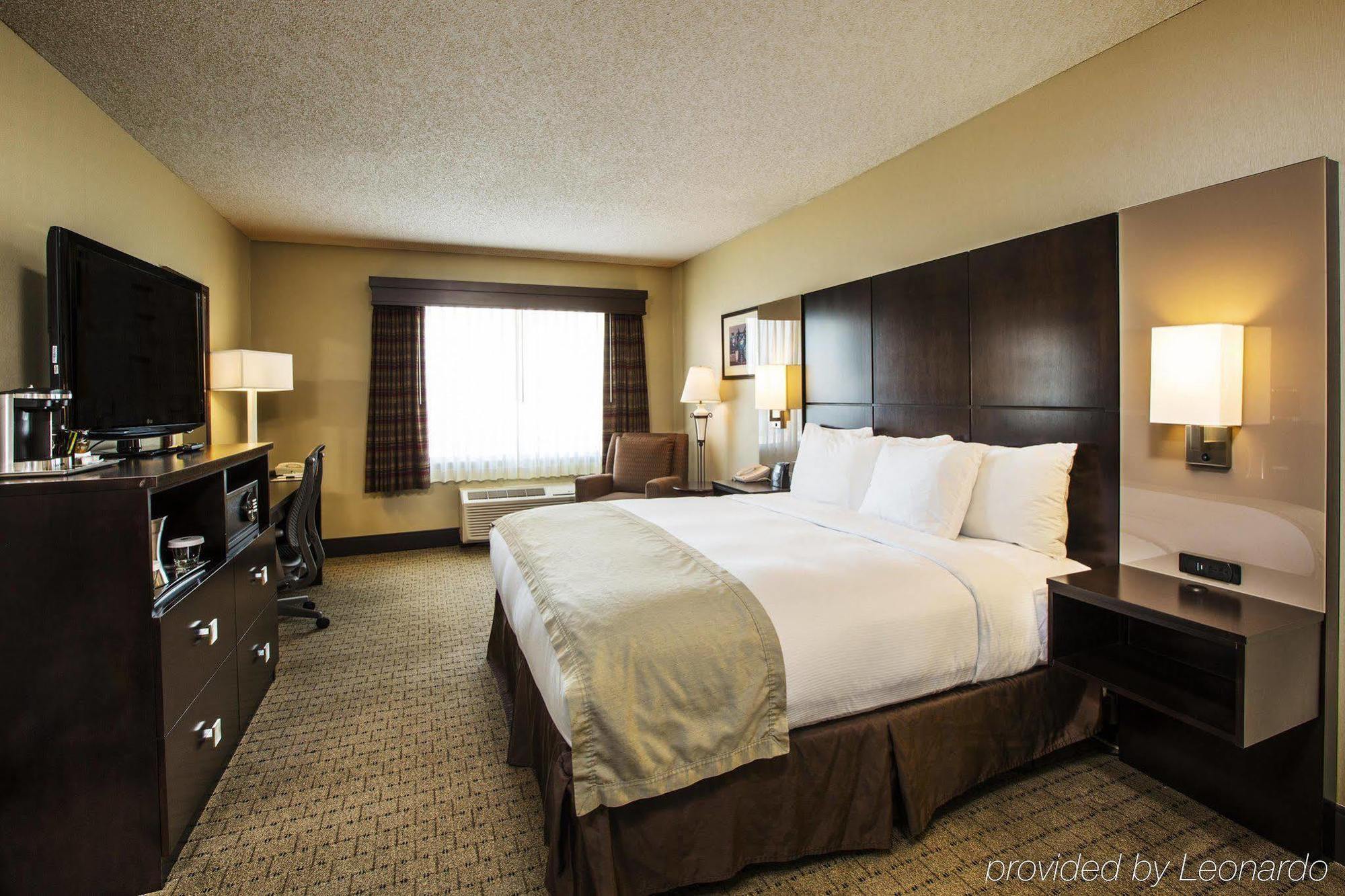 Doubletree By Hilton Wichita Airport Hotel Kültér fotó