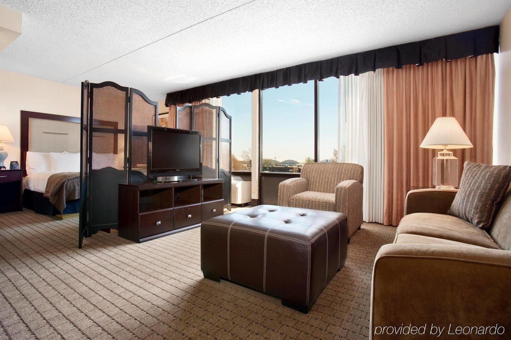 Doubletree By Hilton Wichita Airport Hotel Szoba fotó