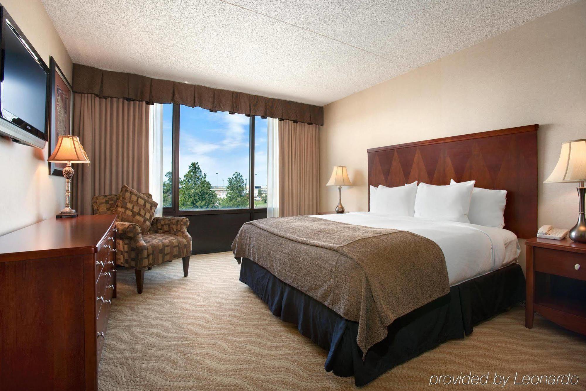 Doubletree By Hilton Wichita Airport Hotel Kültér fotó