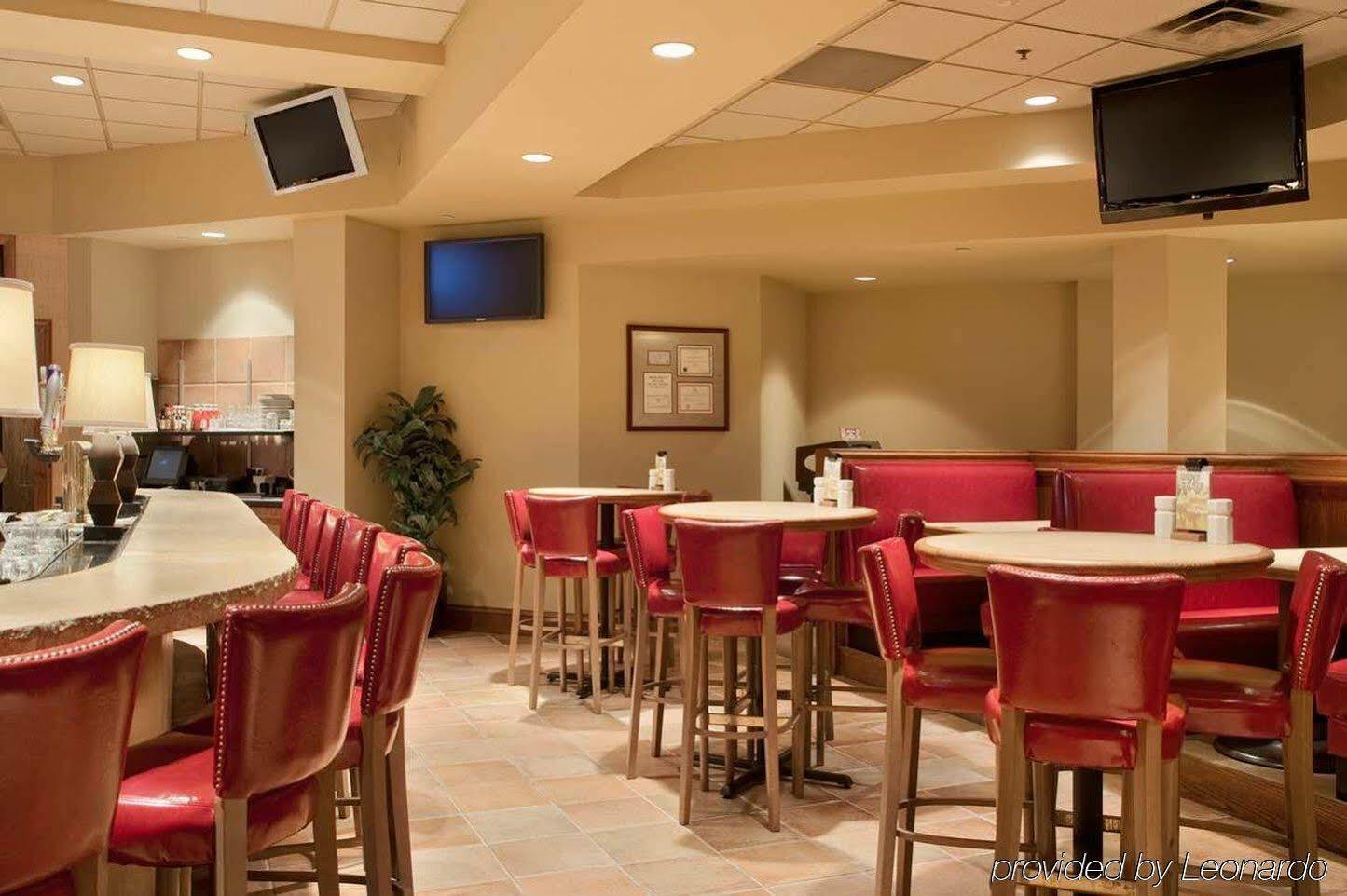 Doubletree By Hilton Wichita Airport Hotel Kültér fotó